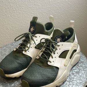 “Nike” Air Huarache 10.5 Men’s no box.